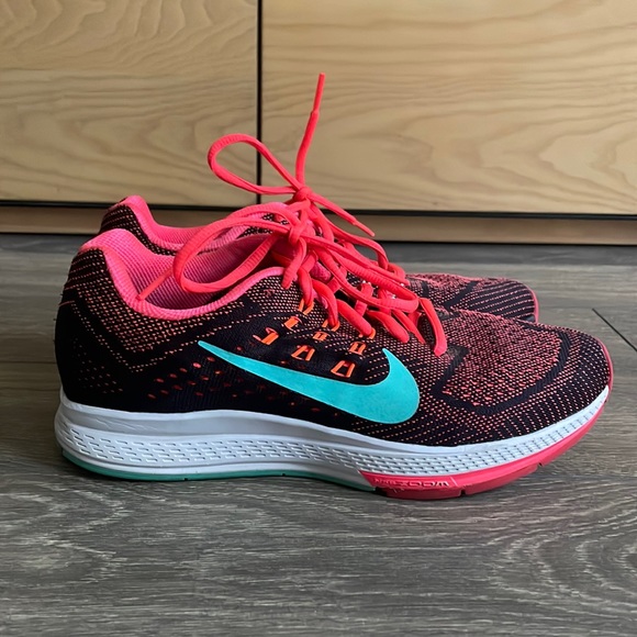 Nike Air Zoom Structure 18 neon runners
